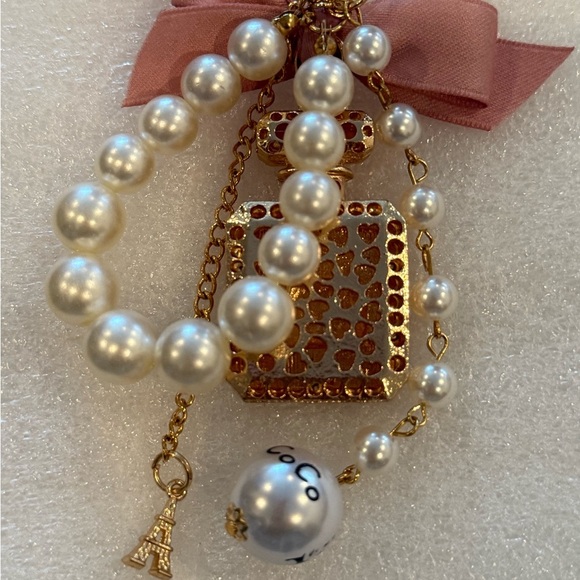 Chic Parfum Bottle & Pearl Bracelet Keychain Blush Bow Eiffel Charm GoldTone New - Picture 6 of 11